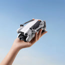 Drone quadricoptère DJI Mini 4 Pro Fly More Combo et télécommande avec écran intégré